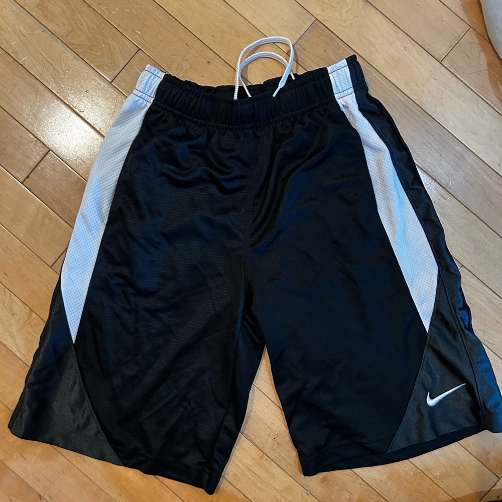Nike youth M long Athletic Shorts in Black White boys basketball logo gym medium